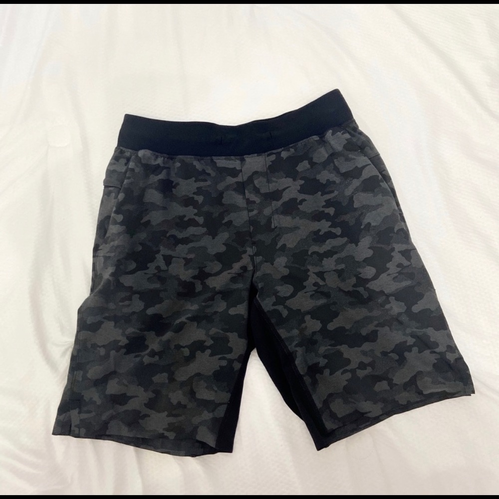 Lululemon Camo T.H.E shorts Small